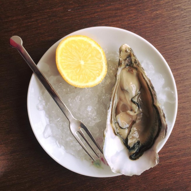 Bar Magda offers, among other things, fresh oysters.