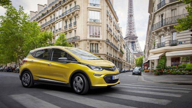 O novo Opel Ampera-e é apresentado em Paris.
