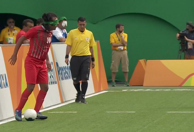 시각 장애 축구 선수 Behzad Zadaliasghari가 장애인 올림픽에서 멋진 골을 넣었습니다.