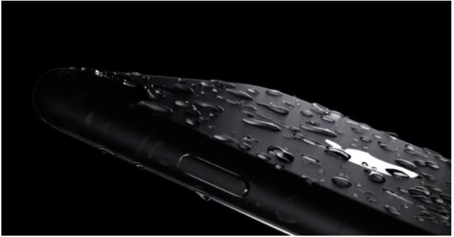 iPhone 7 är vattentät och dammtät.