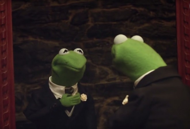 Žabec Kermit v parodiji Petdeset odtenkov Muppetkov.