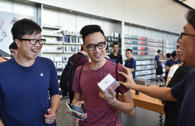 Hoci čínski výrobcovia prispievajú veľkou časťou komponentov iPhone, je na čiernej listine mnohých čínskych spoločností.