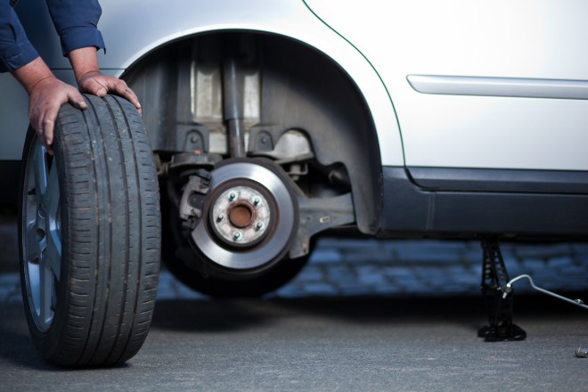 Les pneus d'été devront être remplacés par des pneus d'hiver.