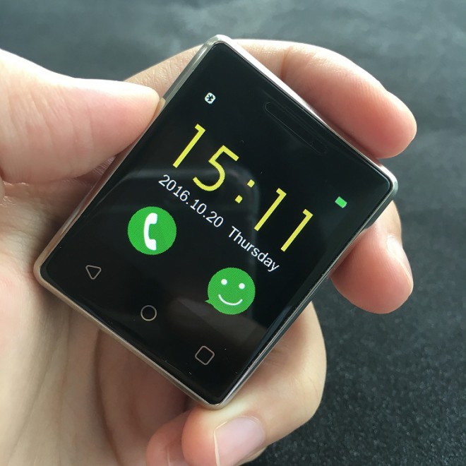 El teléfono inteligente Vphone S8 no es mucho más grande que el Apple Watch.