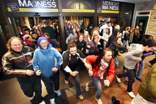 在黑色星期五，许多购物者不仅失去了脾气，也失去了尊严。