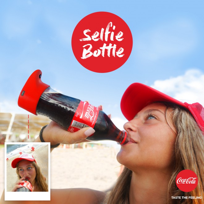 Selfi plastenka Coca-Cola.