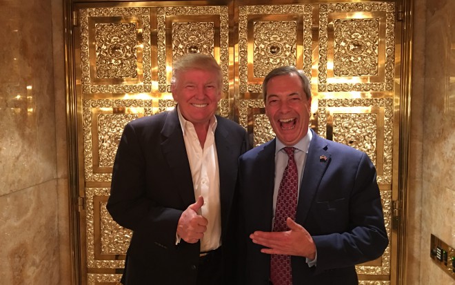 Donald Trump in Nigel Farage sta bila večkrat omenjena v kontekstu postfaktične politike.