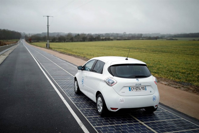 在法国村，您不再使用沥青，而是使用太阳能电池板行驶。