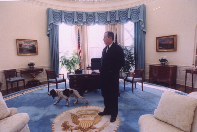 ジョージ・H・W・ブッシュ大統領時代の大統領執務室。