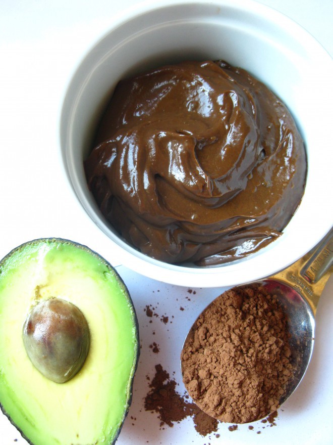 Schokoladenpudding mit Kaffee und Avocado