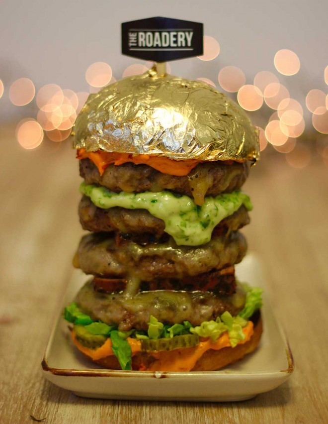 La similitud es obvia. The Golden Burger se inspiró en el rascacielos Burj Khalifa.