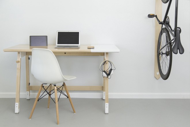 Uma mesa extremamente minimalista e arrumada. Para todos os amantes do design intemporal. 
