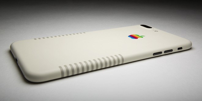 Apple iPhone 7+ Retro flirttailee legendaarisen Macin kanssa.