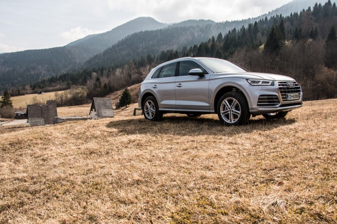 Four wheel drive ... serves him well. In combination with the hydraulic suspension, which can also lift it, it becomes convincing off-road. l Audi Q5