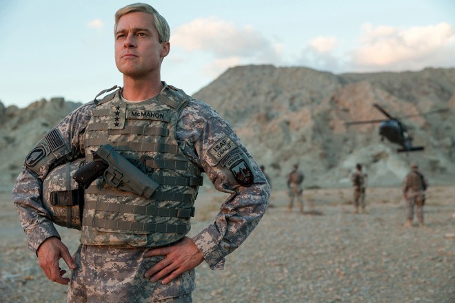 Sotakoneelokuvassa Brad Pitt on amerikkalainen kenraali, joka saapuu Afganistaniin rocktähtenä Naton joukkojen joukkoon.