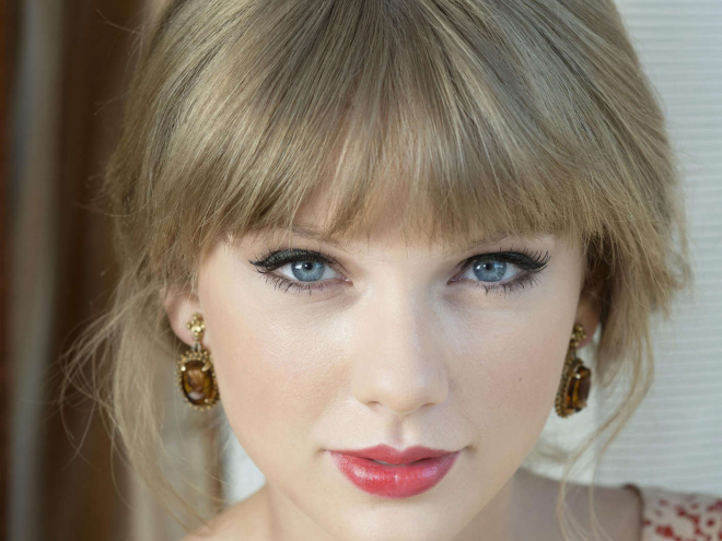 Taylor Swift: górna warga z ostrym filtrem 