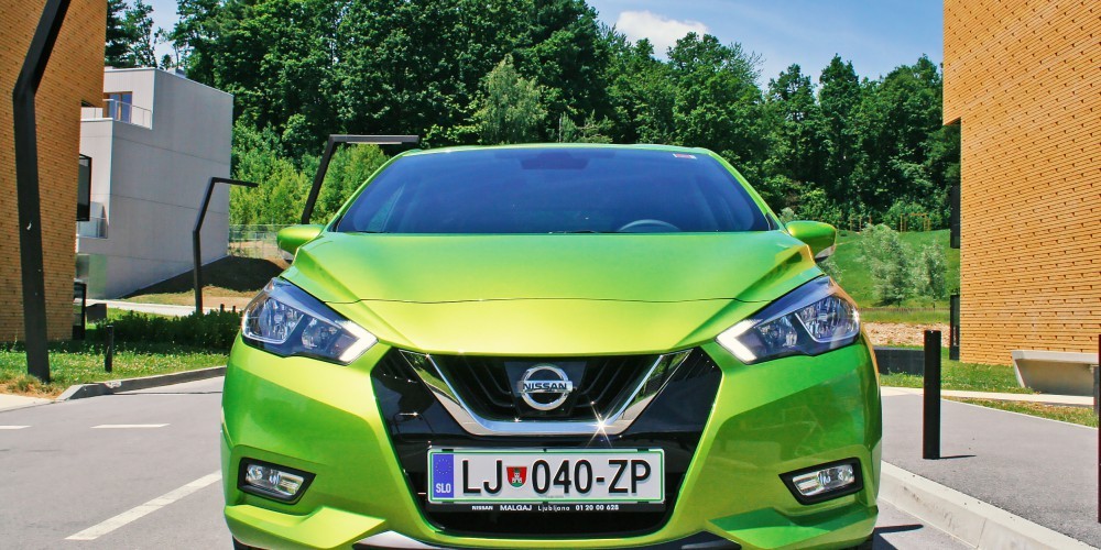 Novinka ima Nissanovo prednjo masko v obliki črke V in svetlobni bumerang podpis v polni LED tehnologiji.