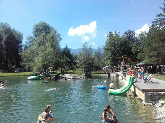 Natuurlijke zwembaden in Slovenië: natuurlijk zwembad in Camp Menina