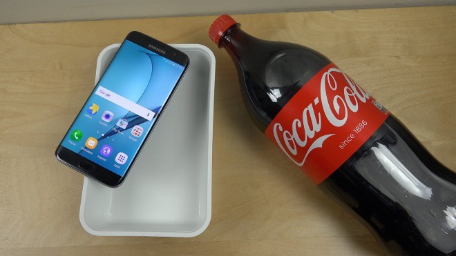 Smartphone gegen Coca Cola!