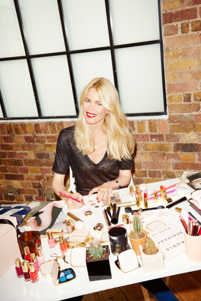 Claudia Schiffer förberedde den prestigefyllda sminkkollektionen Claudia Schiffer Make Up - Claudias skönhetshemligheter för ARTDECO.