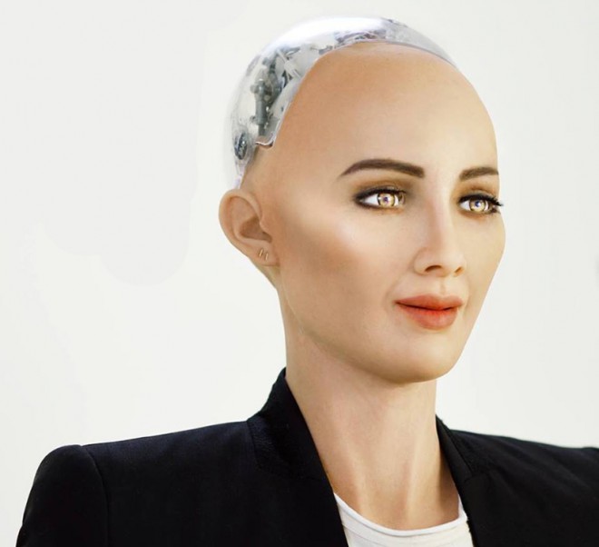 Sophia on ensimmäinen robotti maailmassa, joka on saanut kansalaisuuden. 