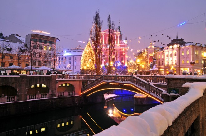 Ľubľana rozsvieti sviatočné osvetlenie 1. decembra 2017.