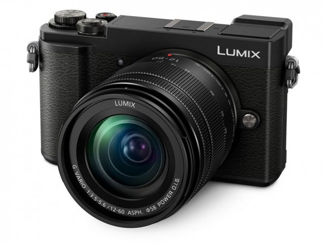 Panasonic Lumix GX9 v černé barvě. 