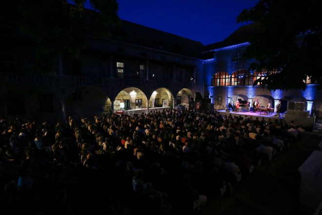 Festival poteka na različnih lokacijah po Ljubljani