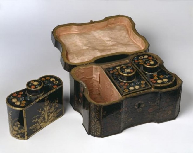 A chest for storing teas.