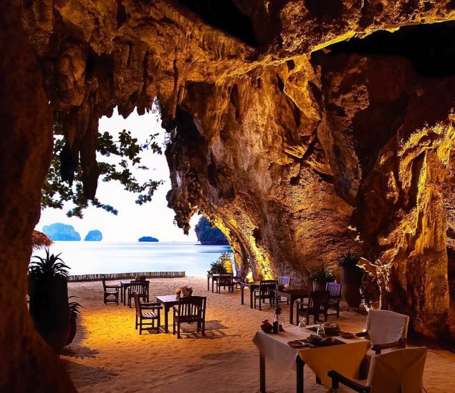 Tu lahko večerjate v jami
