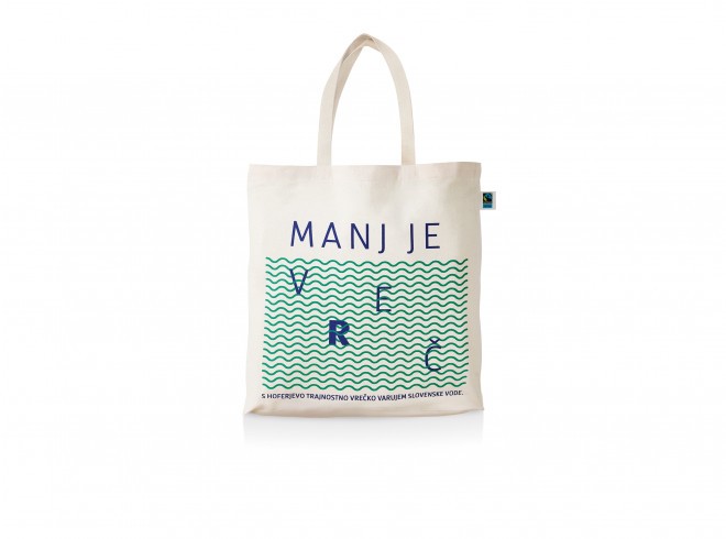 Seit Anfang 2018 fördert HOFER die (Wieder-)Verwendung der nachhaltigen Tasche „Manj je v(r)eč“.