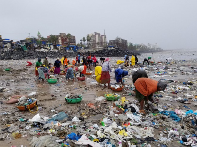 Čiščenje plaže v Mumbaju