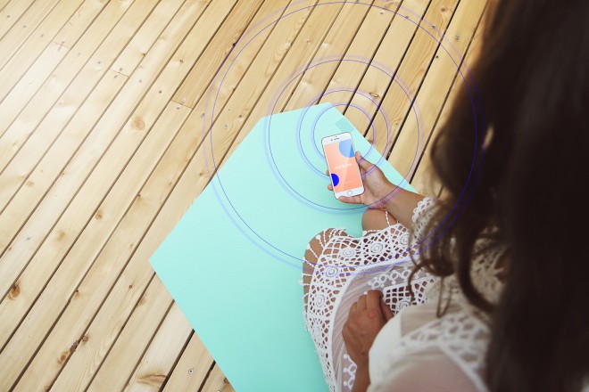 Melon & Lime is the world's first connected yoga mat. 