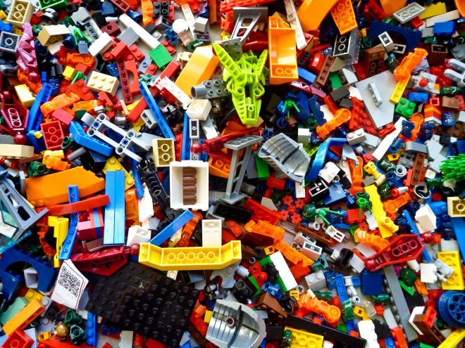 Lego-klossar har stimulerat fantasin hos barn och vuxna runt om i världen sedan starten.