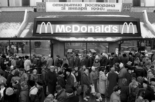 Voor slechts één hamburger stonden die dag 30.000 bezoekers in de rij.