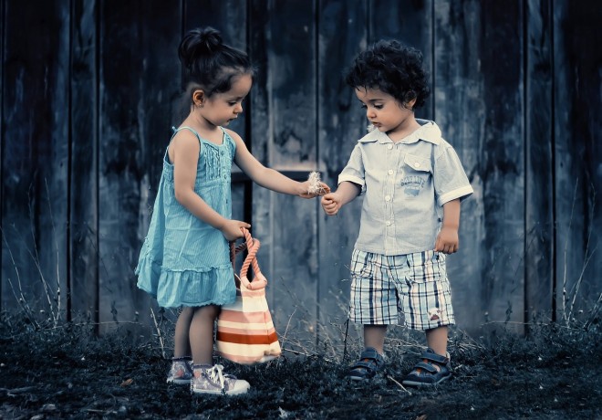 Jo mere søskende skændes og slås, jo mere udvikler de deres kommunikationsevner.