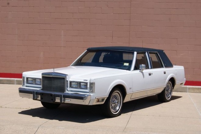 Der Lincoln Town Car von 1988 war die erste Limousine, die der Sänger kaufte.