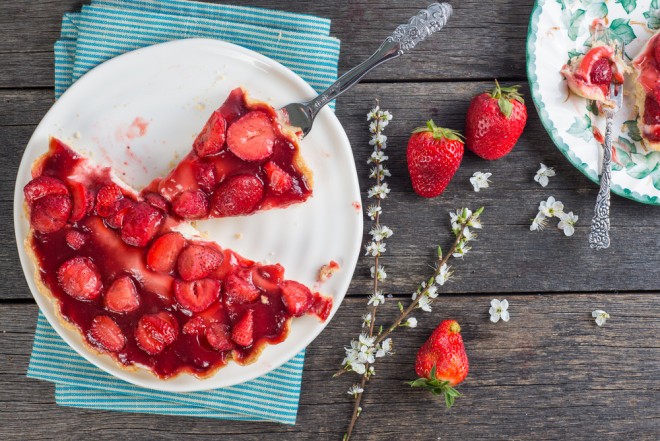 Three-ingredient strawberry pie