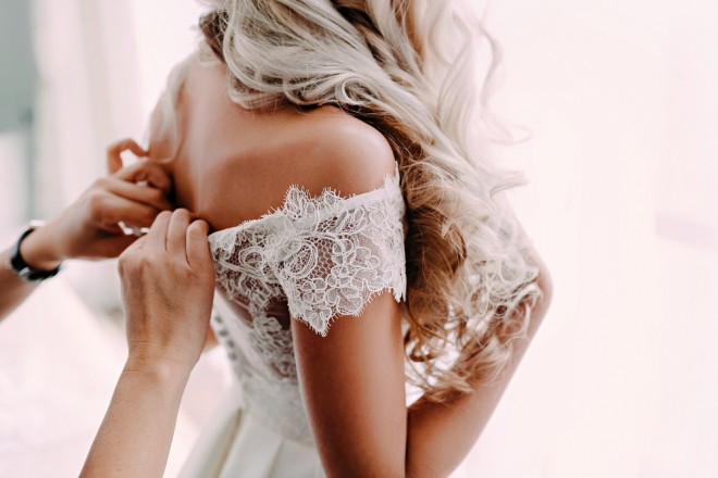Trascorri troppo o troppo poco tempo per acquistare un abito da sposa.