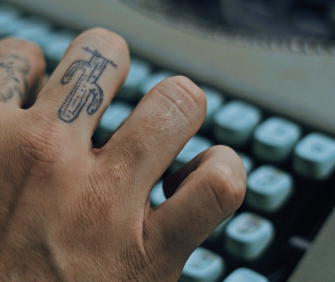 Tetovaže na prstima su rijetke iz mnogih kulturnih razloga