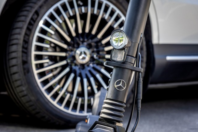 Mercedes-Benz električni skiro