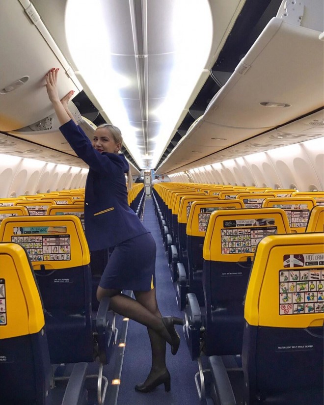 Les hôtesses de l'air prennent bien soin de leurs passagers. (Photo : IG @allinagheorghe)