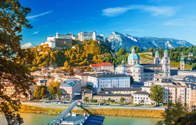 Med mesti prestol zaseda Salzburg. 