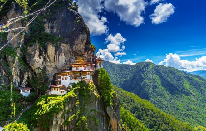Na prvem mestu med državami je Butan. 