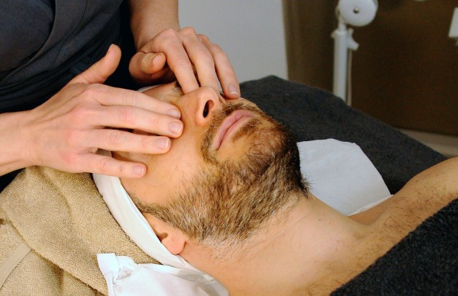 Privošči obrazu pomirjujočo masažo