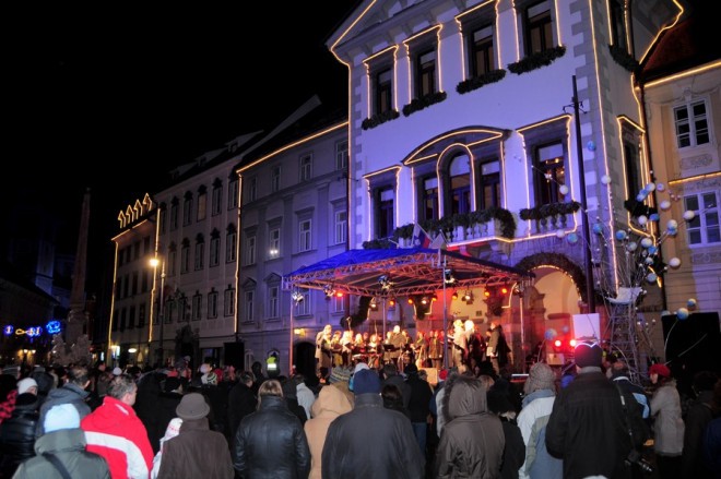 Julkonsert framför Magistraten (Foto: © Dunja Wedam)