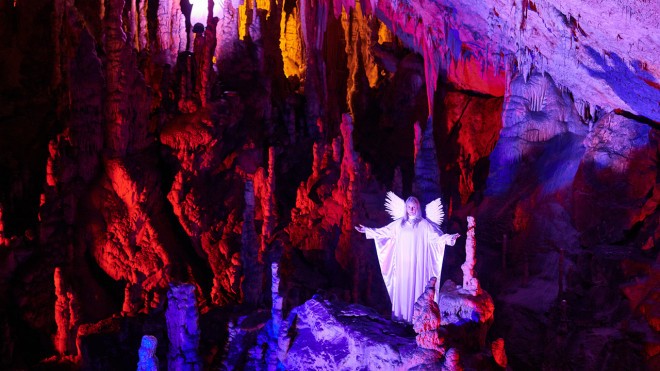 Crèche vivante dans la grotte de Postojna