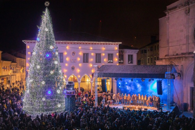 You can also welcome the New Year 2020 on the festively decorated streets of Koper. (Photo: FB Visit Koper)