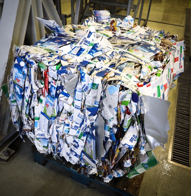 Tetra Paks förpackningsavfall behandlas vid pappersbruket i Lucart och det används för att tillverka vävnader, pappershanddukar och toalettpapper.