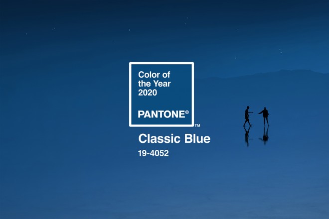 De kleur van 2020 is klassiek blauw (Pantone).